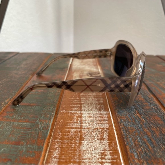 Burberry Sunglasses - Picture 5 of 10
